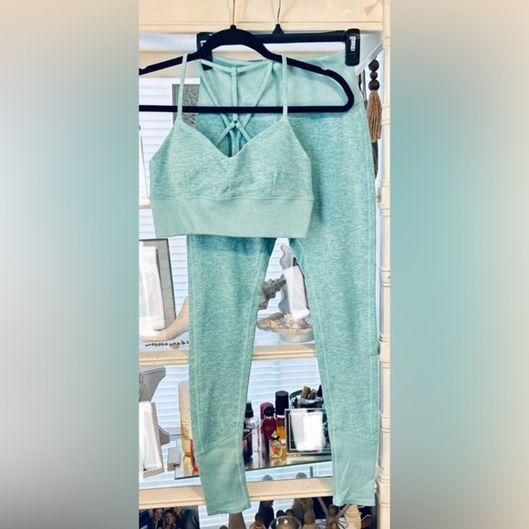 ALO Yoga Other - ALO Yoga leggings & Bra Set EUC SM